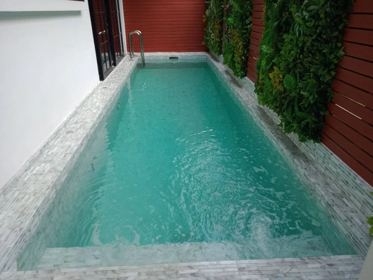 Tcp pool บริษัทรับออกแบบ สร้างสระว่ายน้ำคอนกรีต ให้เข้ากับตัวบ้าน 