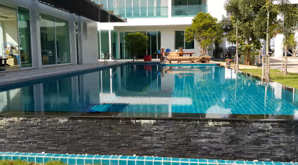 สร้างสระว่ายน้ำ สระว่ายน้ำสำเร็จรูป