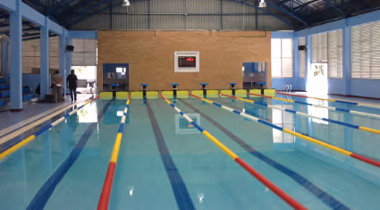 3. สระว่ายน้ำมาตรฐานหรือสระแข่งขัน