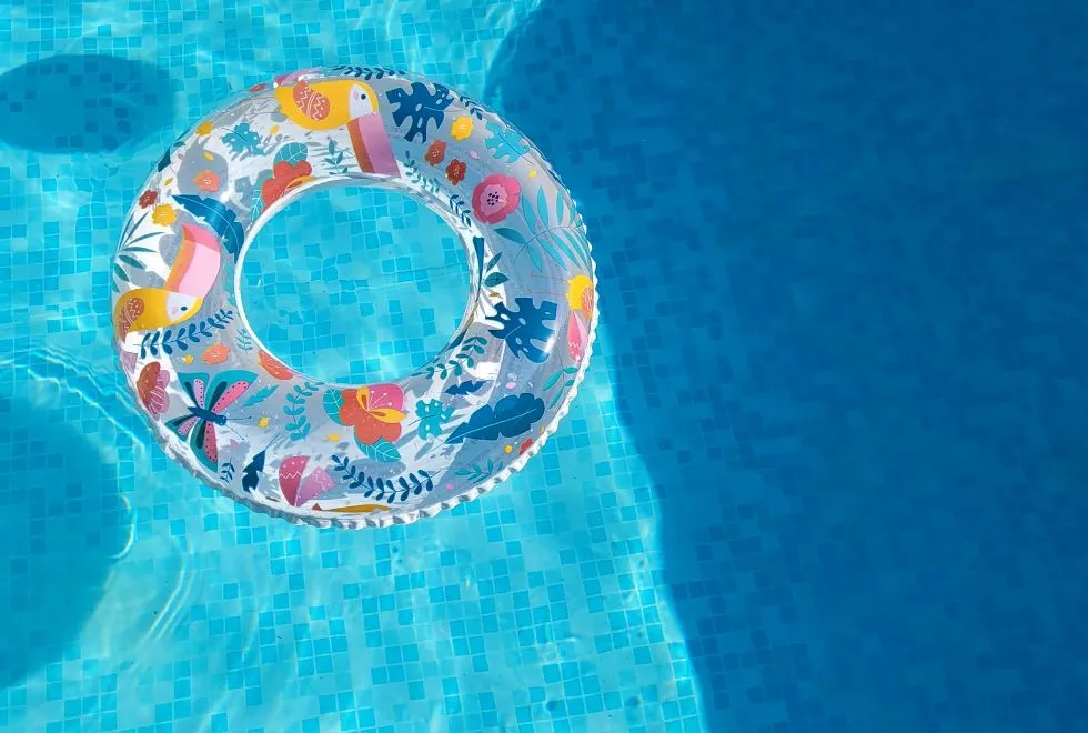 วิธีป้องกันและแก้ปัญหาตะไคร่น้ำในสระว่ายน้ำ