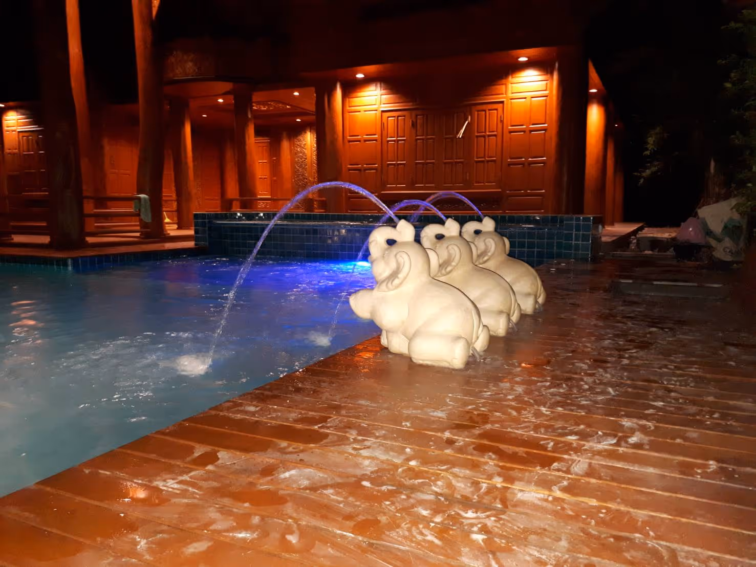 Tcp pool รับสร้างสระว่ายน้ำคอนกรีต