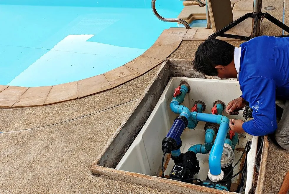 วิธีป้องกันและแก้ปัญหาตะไคร่น้ำในสระว่ายน้ำ